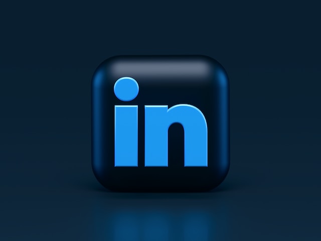 LinkedIn for Developers: Crafting Your Profile, Building a Network, and Showcasing Your Expertise